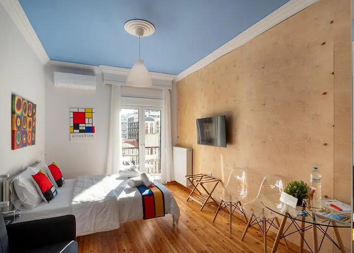 Hippodrome View - Red * 塞萨洛尼基