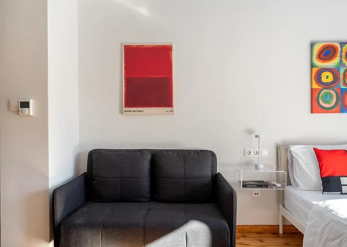 Hippodrome View - Red