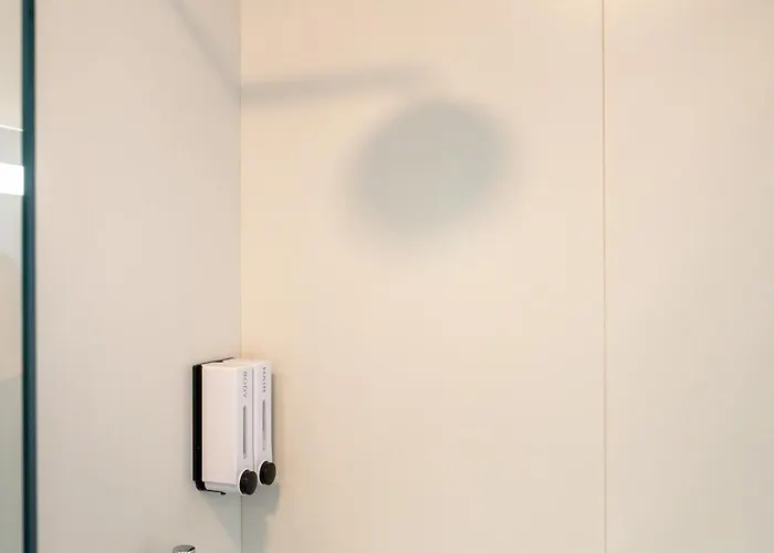 Hippodrome View - Red *