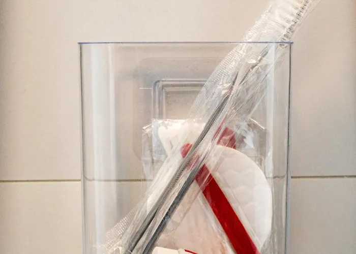 Hippodrome View - Red *